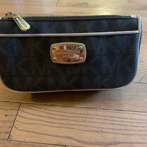 Micheal Kors makeup bag 💄 - Picture 3 of 4